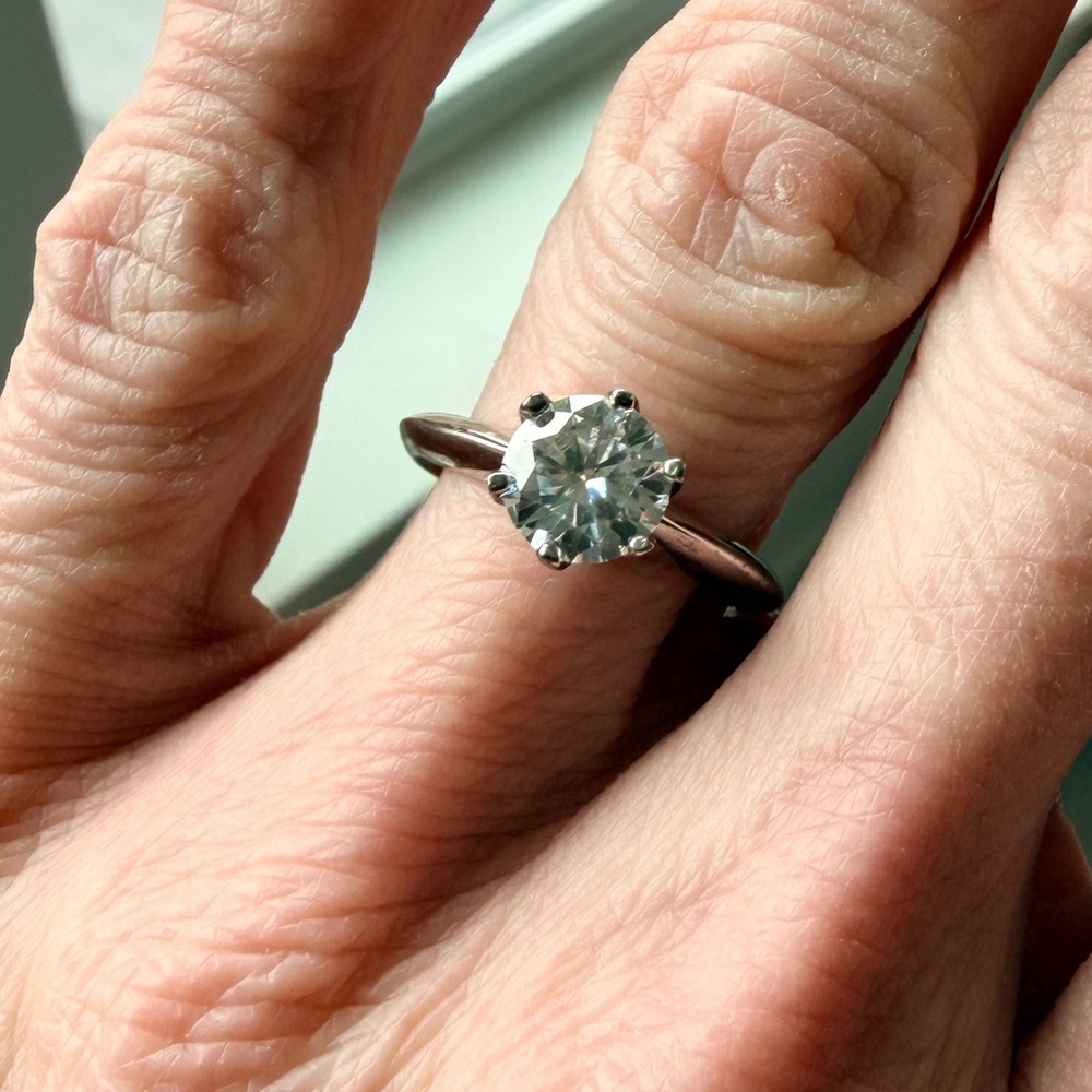 1.0 ct D round Moissanite in size 5 .925 band - Picture 3 of 6